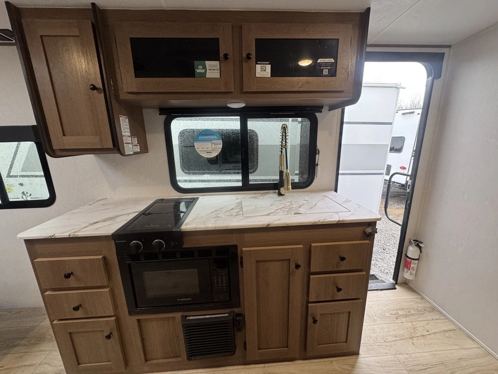 Coachmen Apex Nano 190rbs 2026 alt