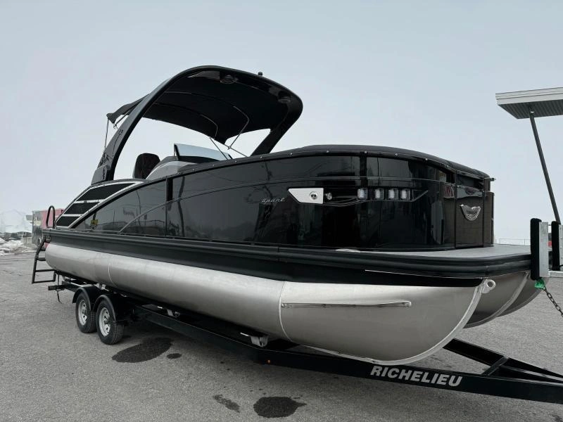 2024 Bennington Marine Rx23 Sport Swingback Demo alt