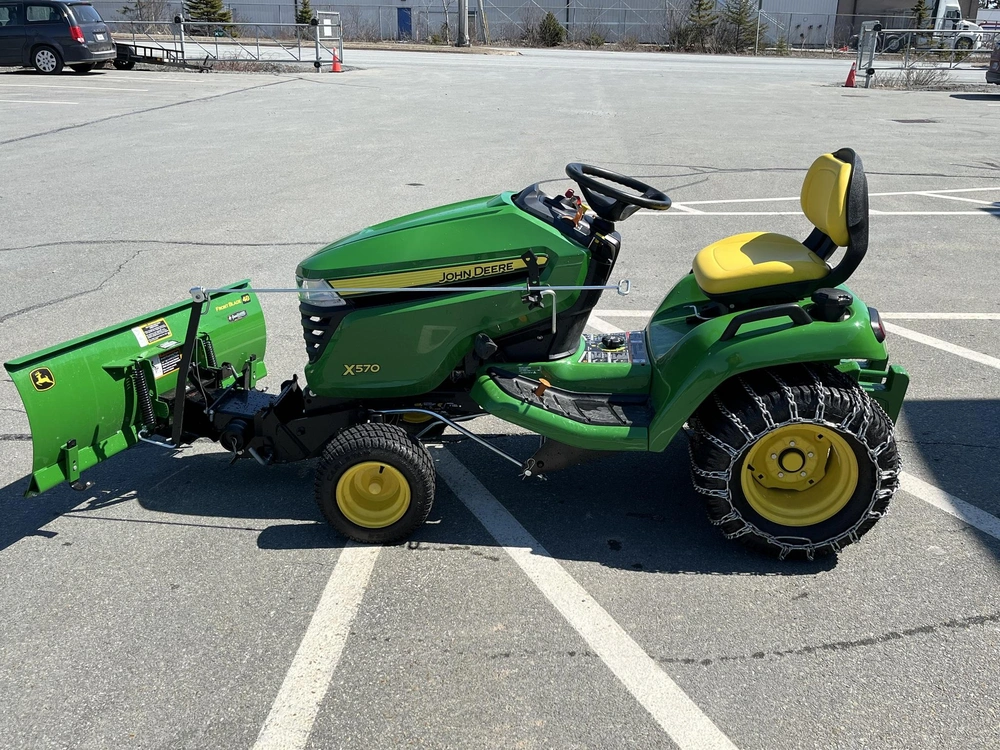 2024 John Deere X570 alt