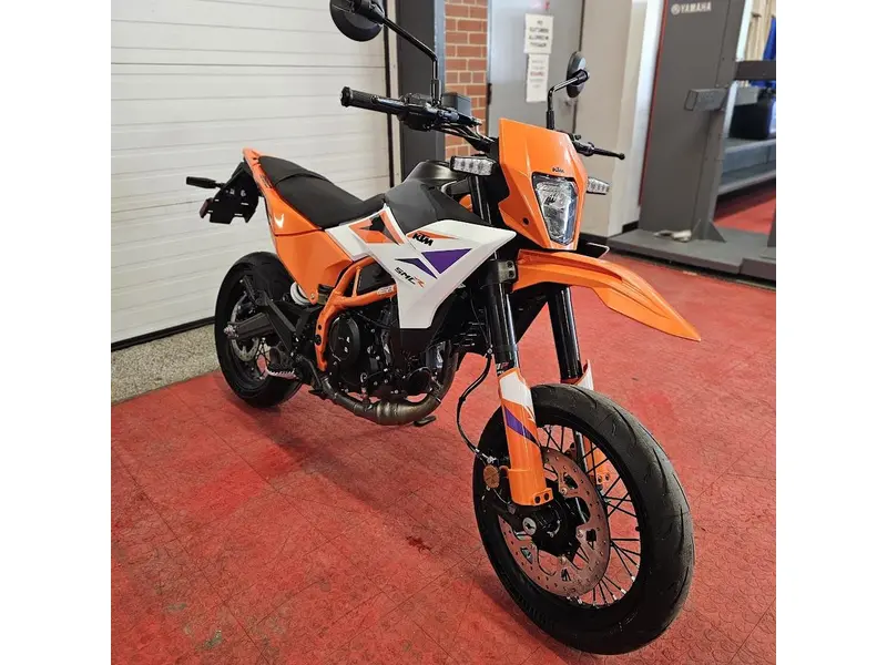 2025 KTM 390 SMC R