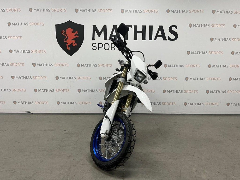 2023 Suzuki Drz400sm alt