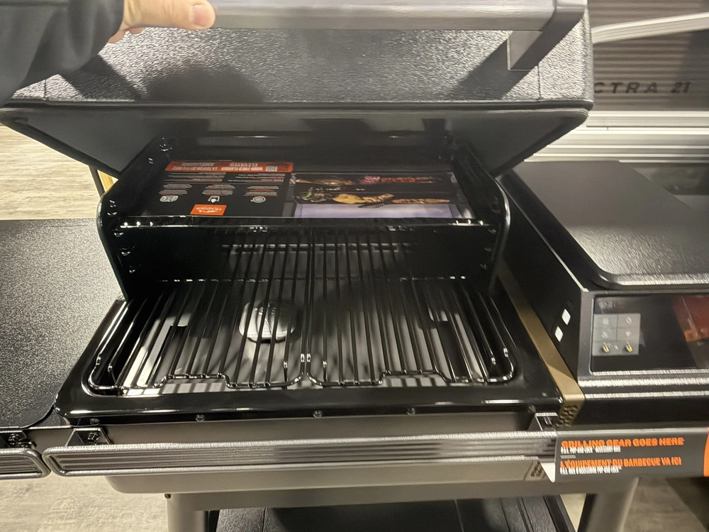 2026 Traeger Ironwood Canada alt