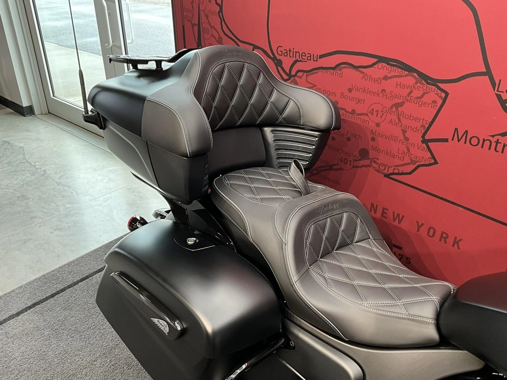 2026 Indian Motorcycle Pursuit Dark Horse alt