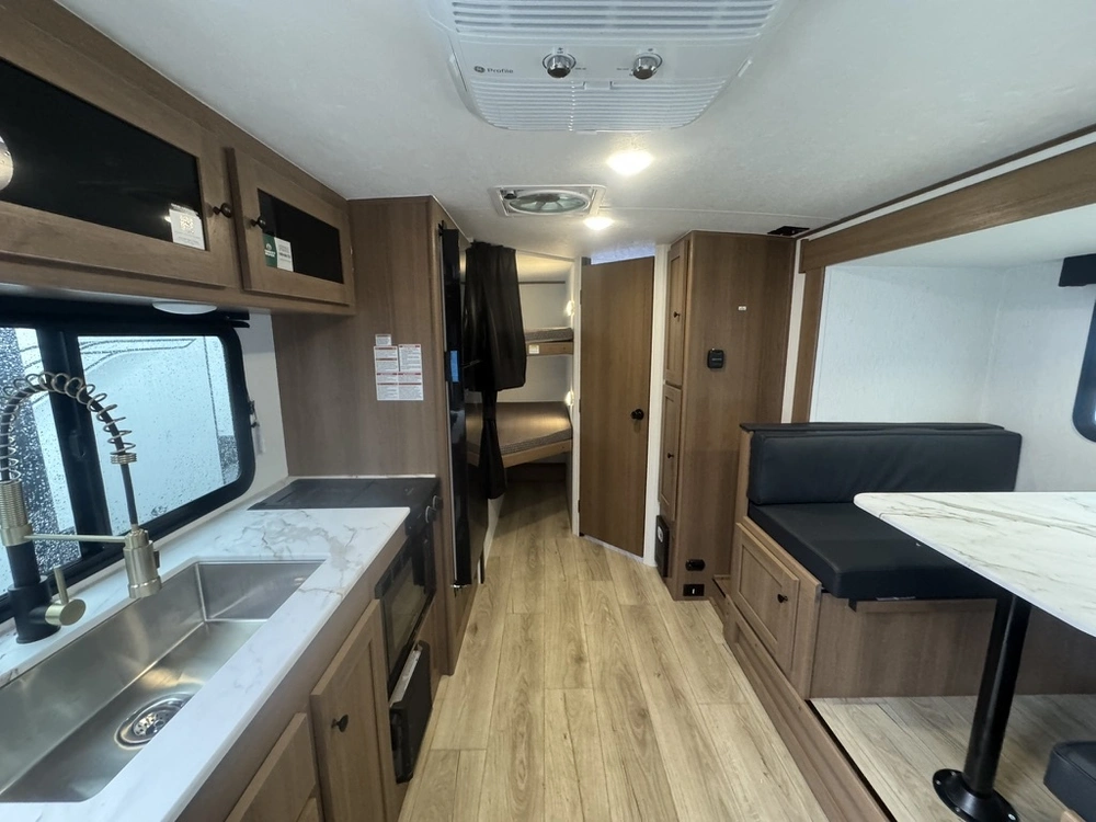 Coachmen Apex Nano 208bhs 2026 alt