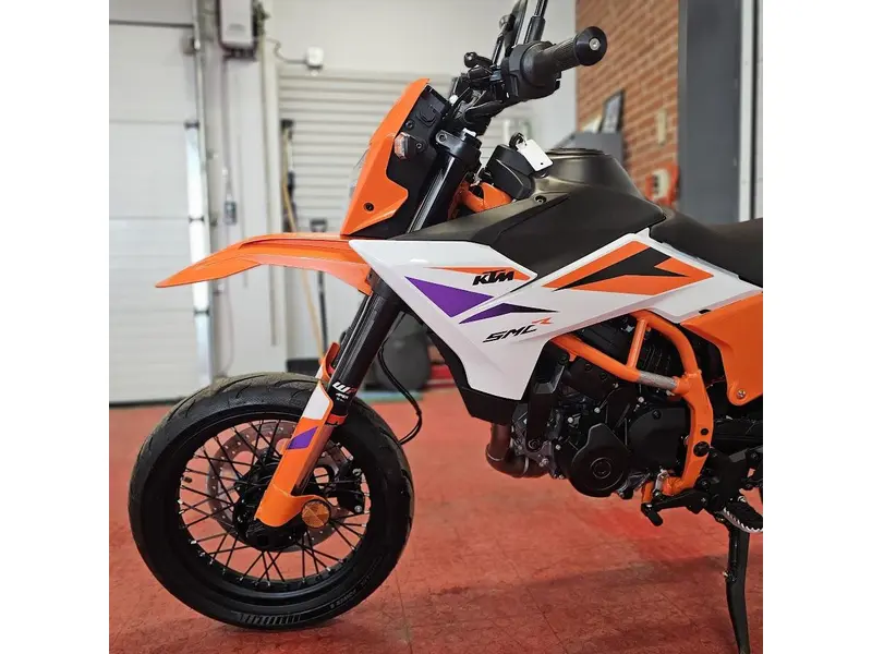 2025 KTM 390 SMC R
