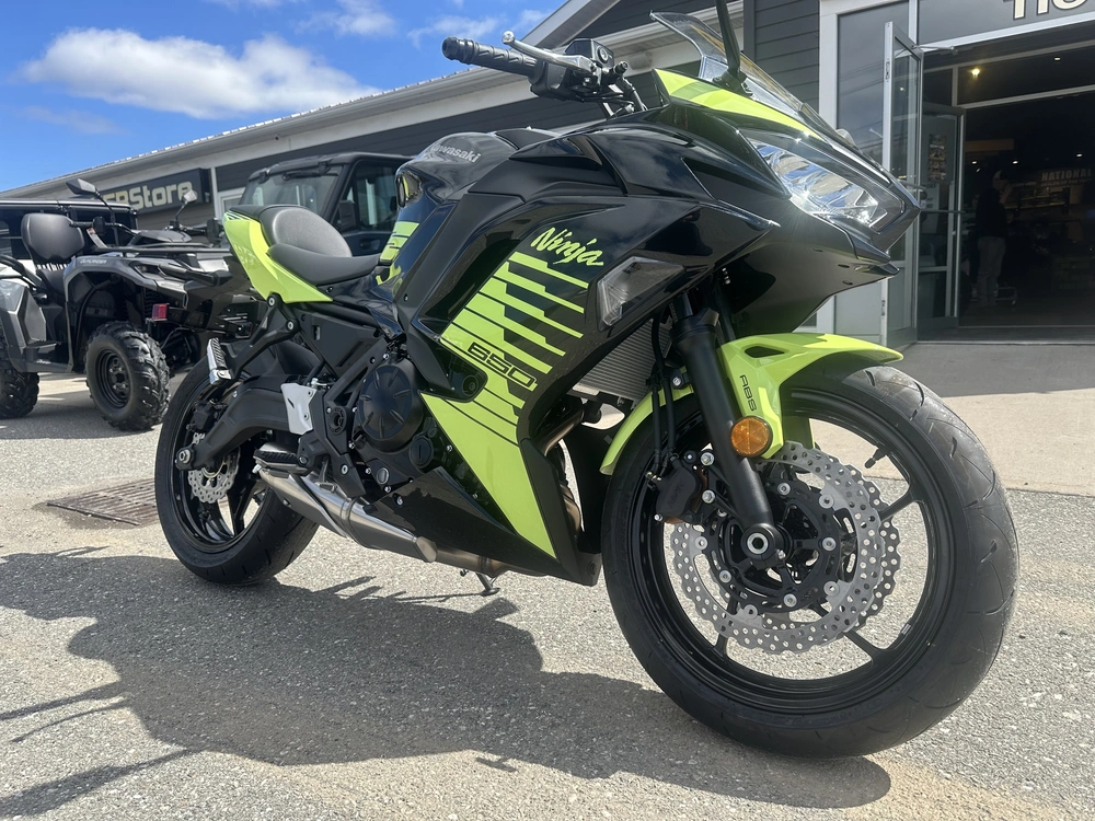 2026 Kawasaki Ninja 650 alt