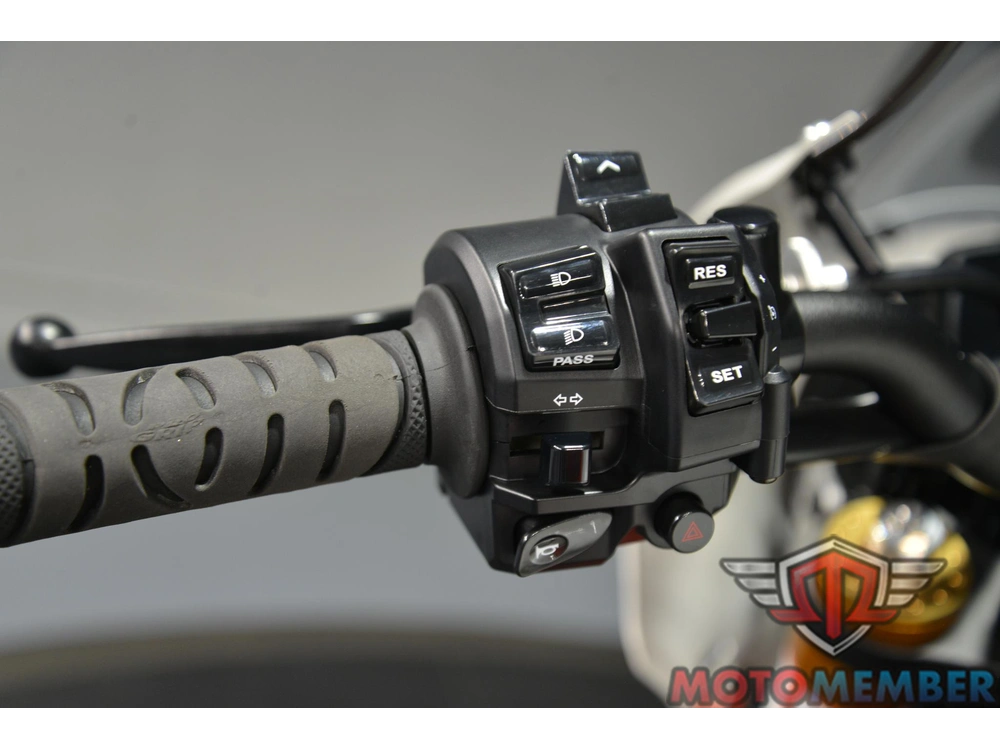 2024 Yamaha Xsr900 alt