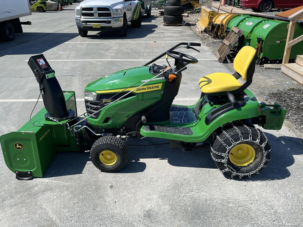 2025 John Deere S220 alt