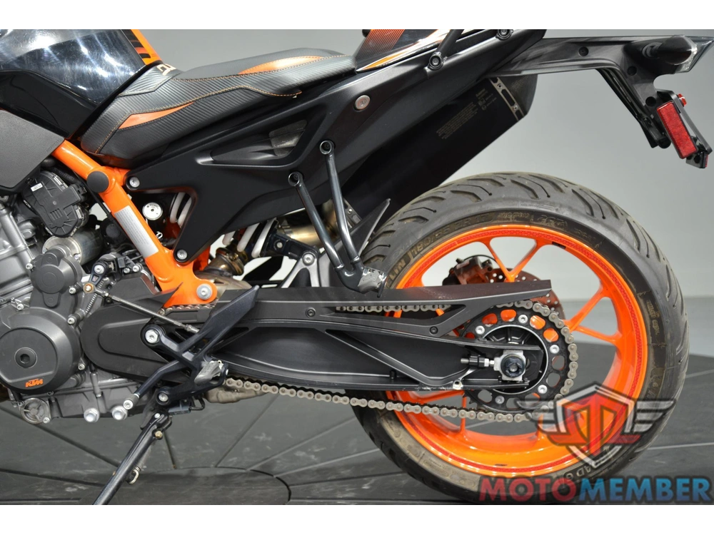 2022 Ktm Duke 890 R alt