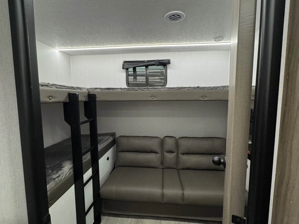 Coachmen Freedom Express 30se-320 2026 alt