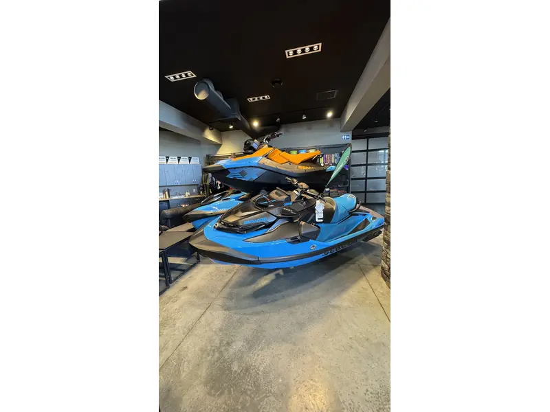 2026 Sea-doo "rxt-x 325 (sound System)" Ice Metal / Manta Green alt