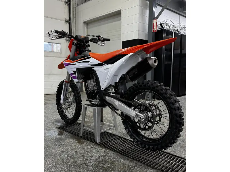 2024 KTM 450 SX-F thumbnail 4