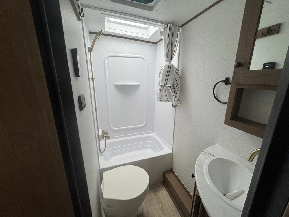 Coachmen Apex Nano 208bhs 2026 alt
