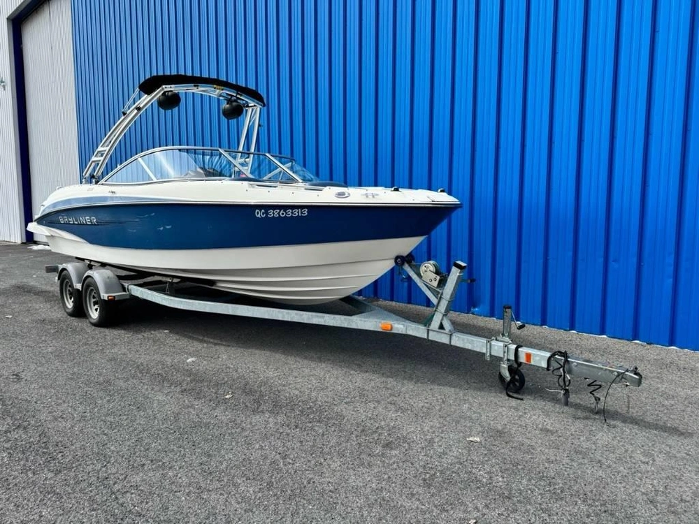 Bayliner 235 2012 alt