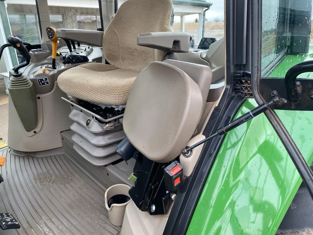 2023 John Deere 6110m alt