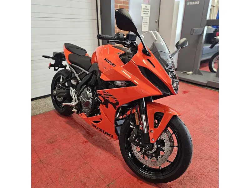2026 Suzuki GSX 8R thumbnail 2