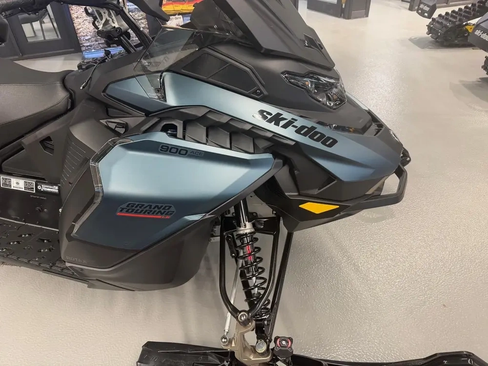 Ski-doo Grand Touring Le Platinium 900 2026 alt
