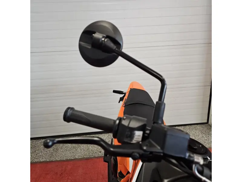 2025 KTM 390 SMC R