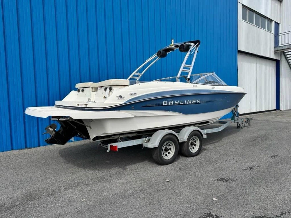 Bayliner 235 2012 alt