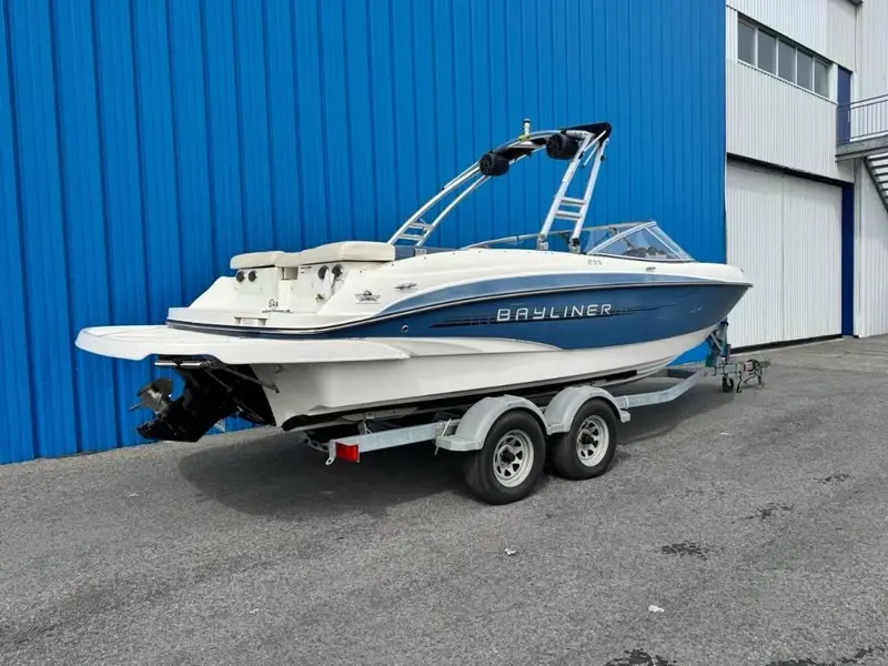 2012 Bayliner 235 thumbnail 3