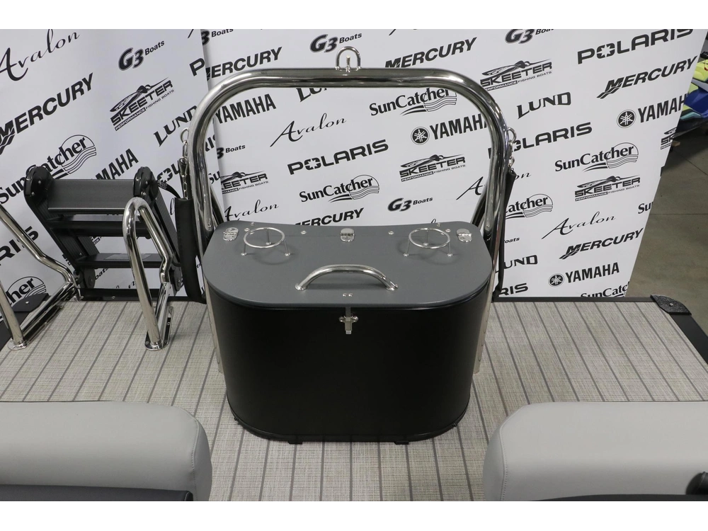 2026 Avalon Catalina 2585 Qls Windshield + Mercury 200 Hp alt