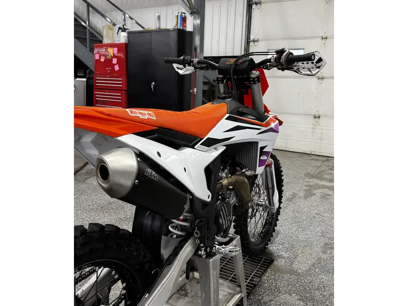 2024 KTM 450 SX-F thumbnail 9