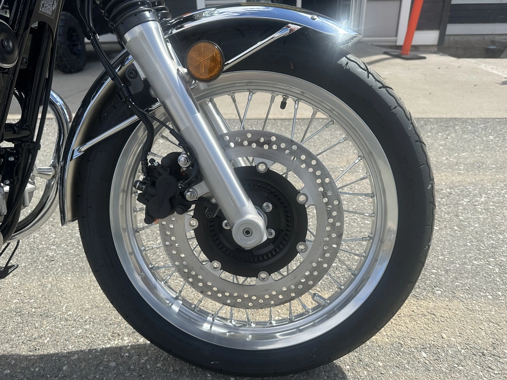 2026 Kawasaki W800 alt