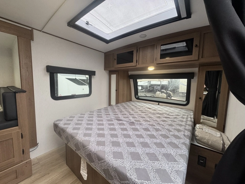 Coachmen Apex Nano 208bhs 2026 alt