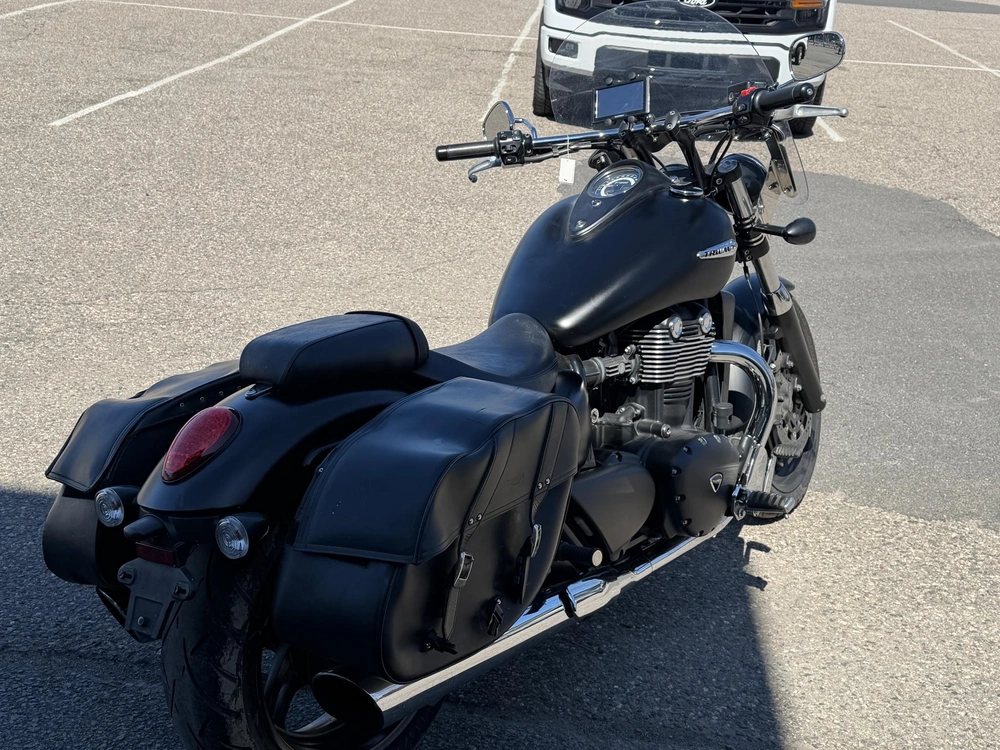 2012 Triumph Thunderbird alt