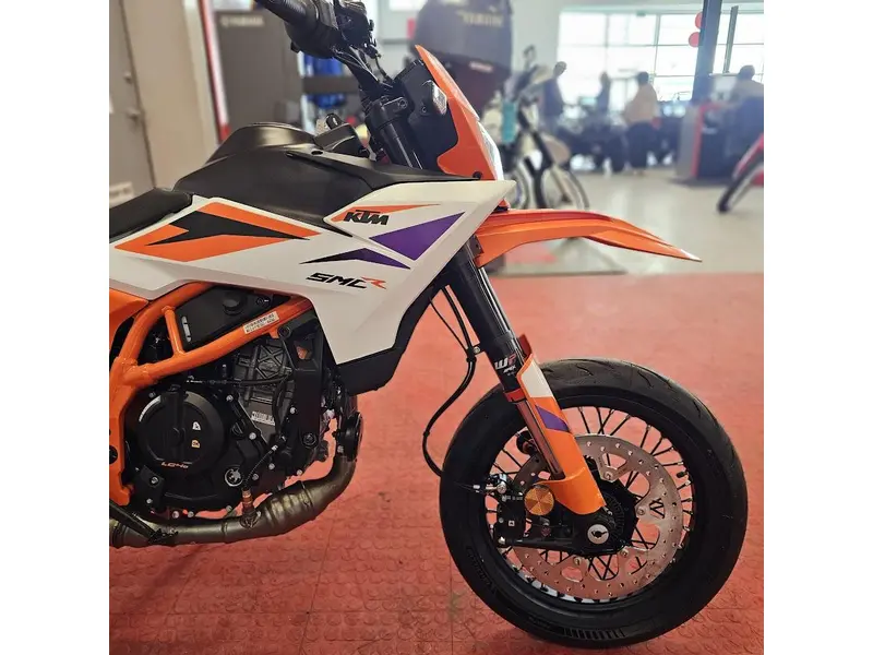 2025 KTM 390 SMC R