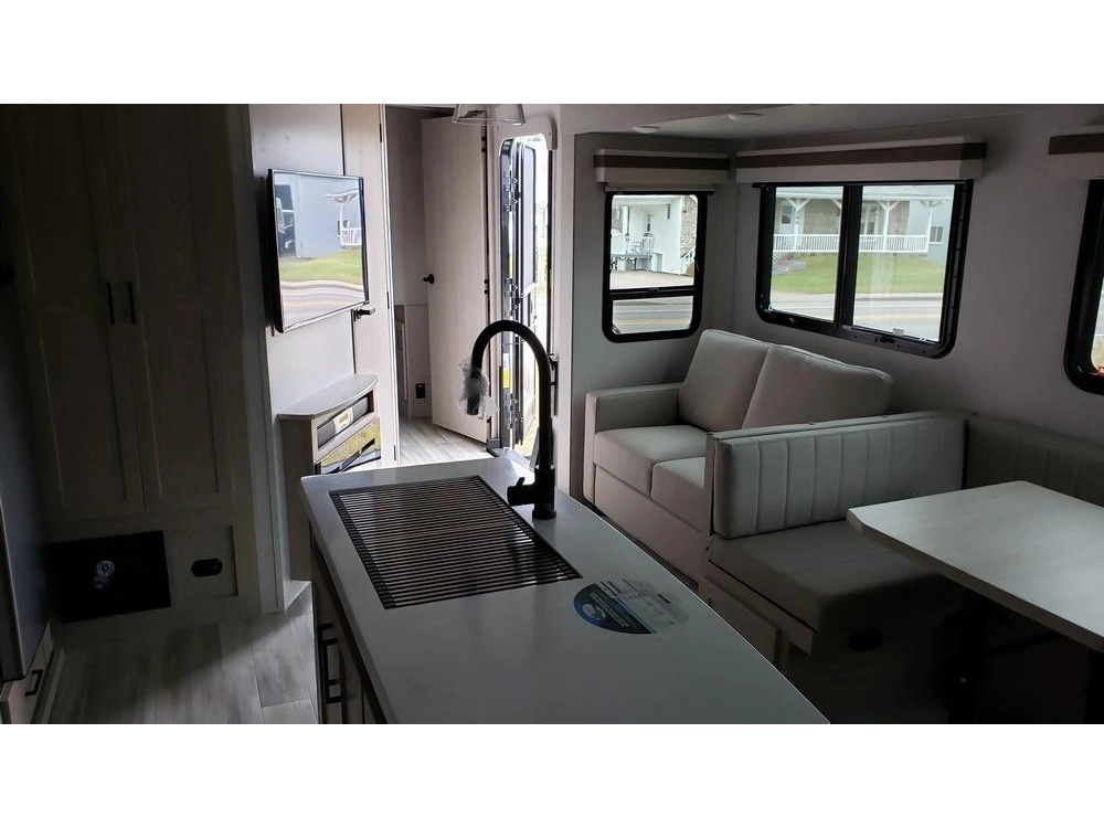 Forest River Rockwood Signature 8336bh 2023 alt