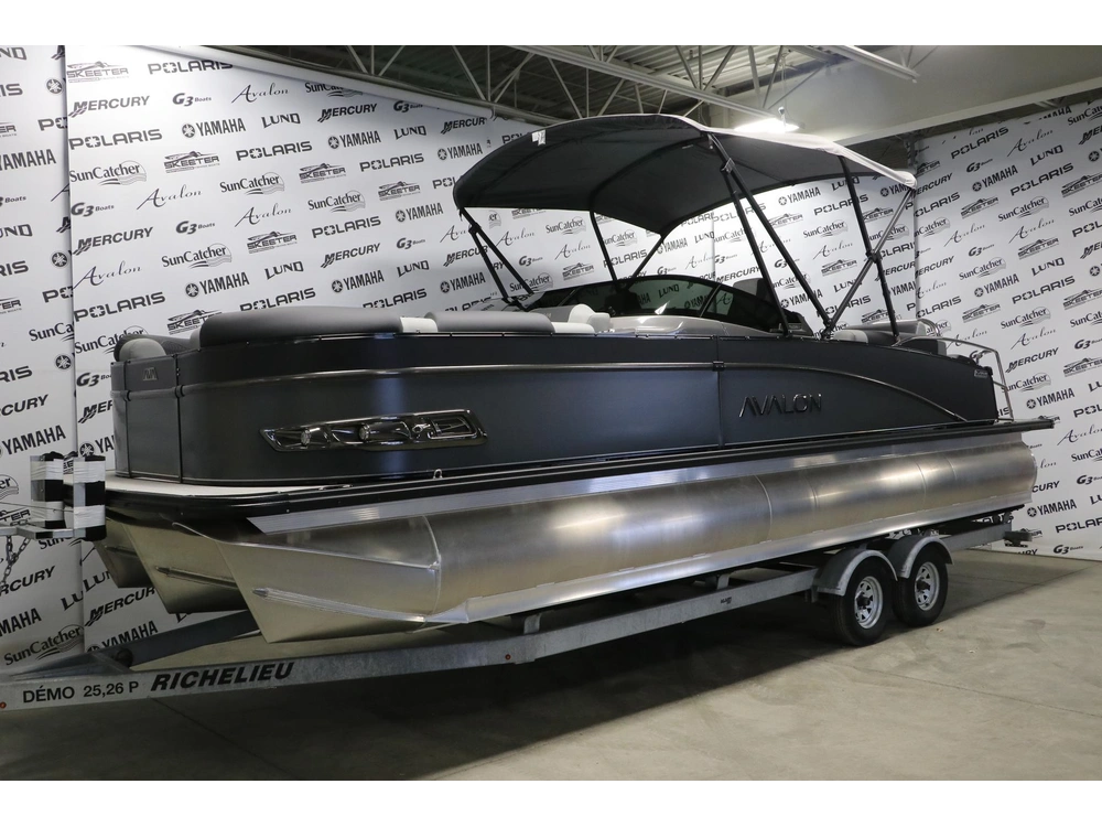 2026 Avalon Catalina 2585 Qls Windshield + Mercury 200 Hp alt