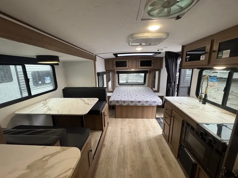 Coachmen APEX NANO 203RBK 2026