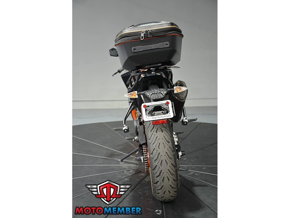 2022 Ktm Duke 890 R alt