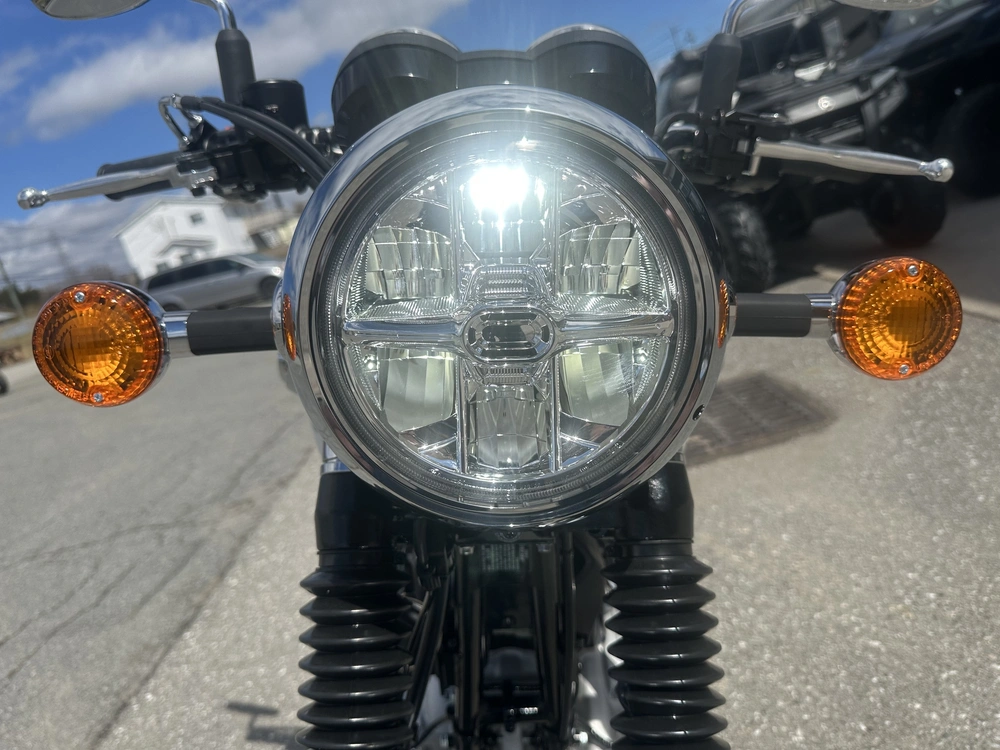 2026 Kawasaki W800 alt