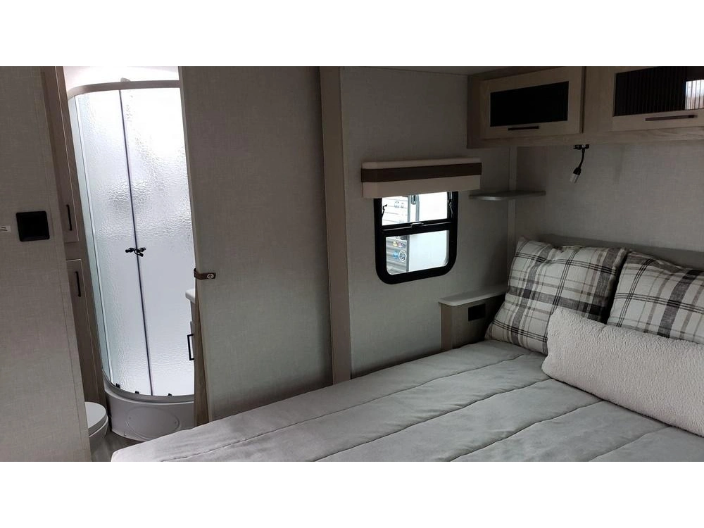 Forest River Rockwood Signature 8336bh 2023 alt