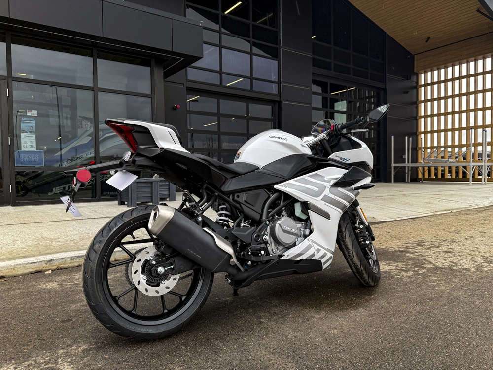 2026 Cfmoto 300ss alt