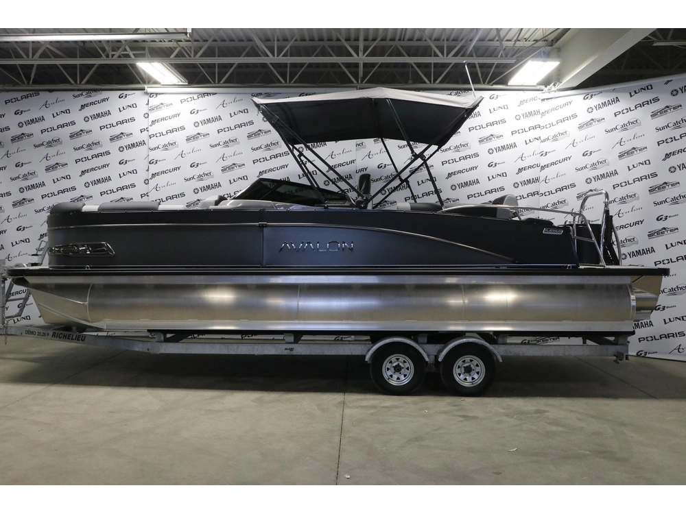 2026 Avalon Catalina 2585 Qls Windshield + Mercury 200 Hp alt