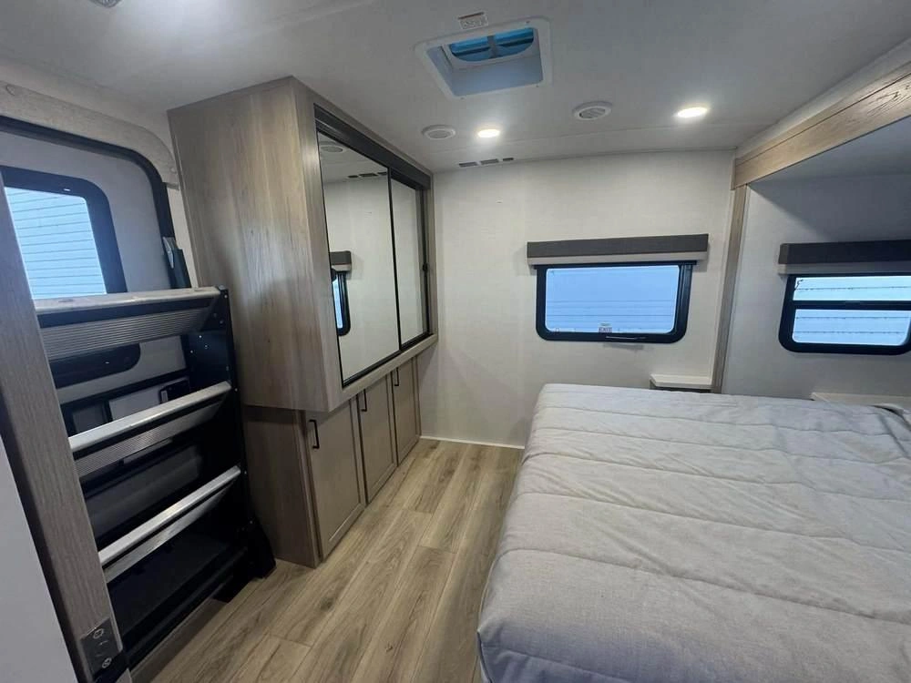 Forest River Rockwood Ultra Lite 2619fk 2026 alt