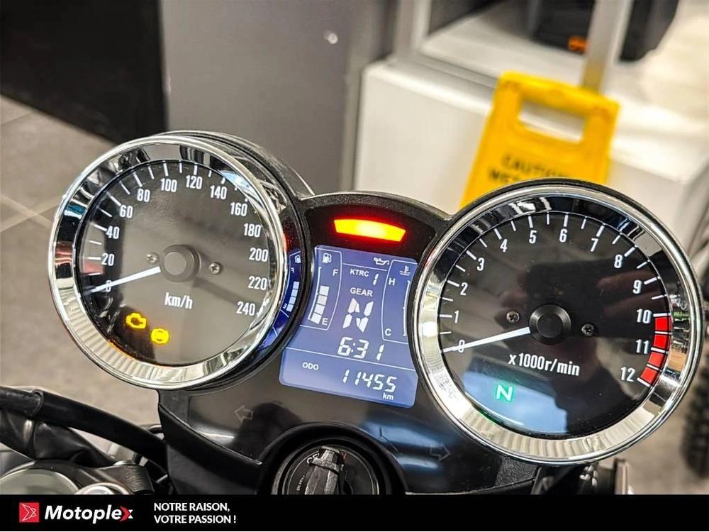 Kawasaki Z900rs 2022 alt