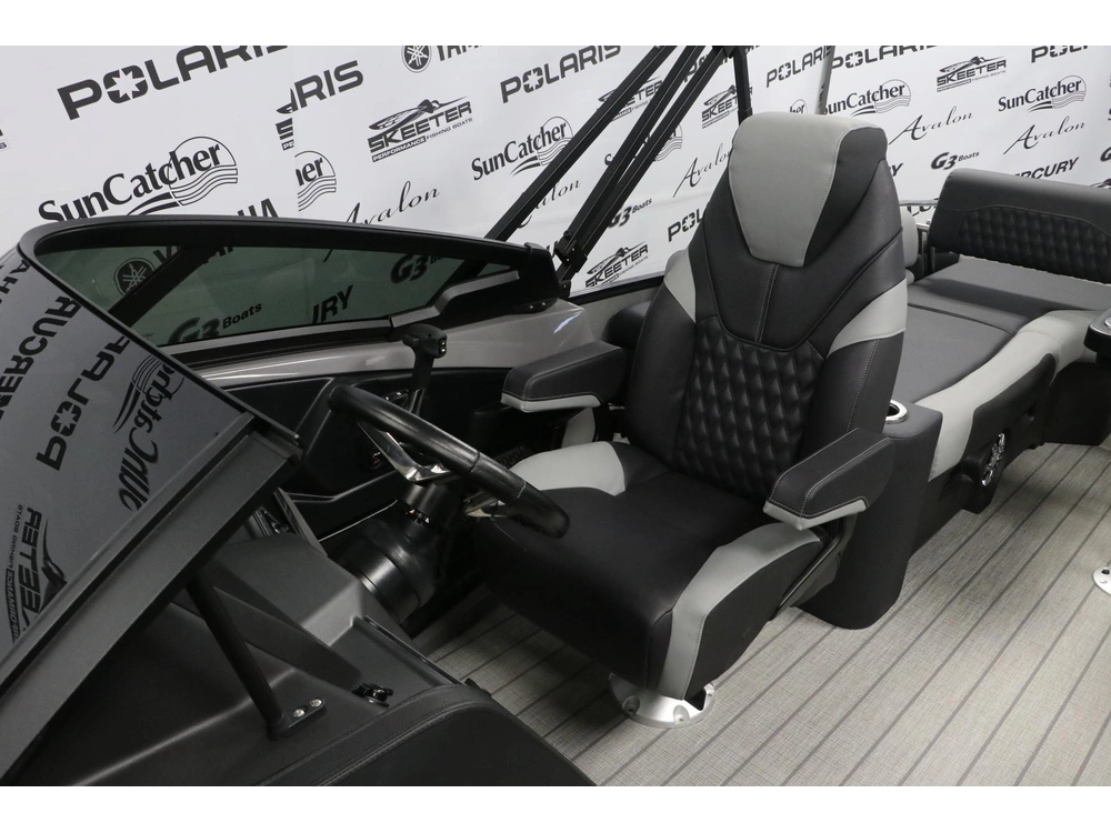 2026 Avalon Catalina 2585 Qls Windshield + Mercury 200 Hp alt