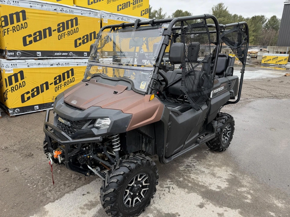 Honda Pioneer 700-4 2022 alt