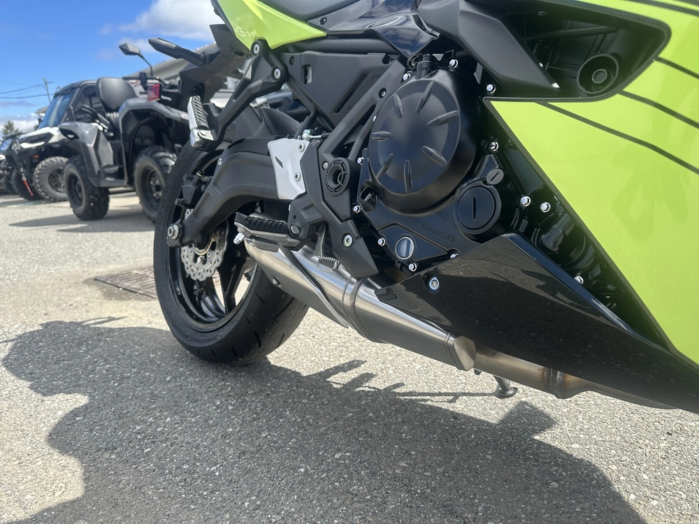 2026 Kawasaki Ninja 650 alt