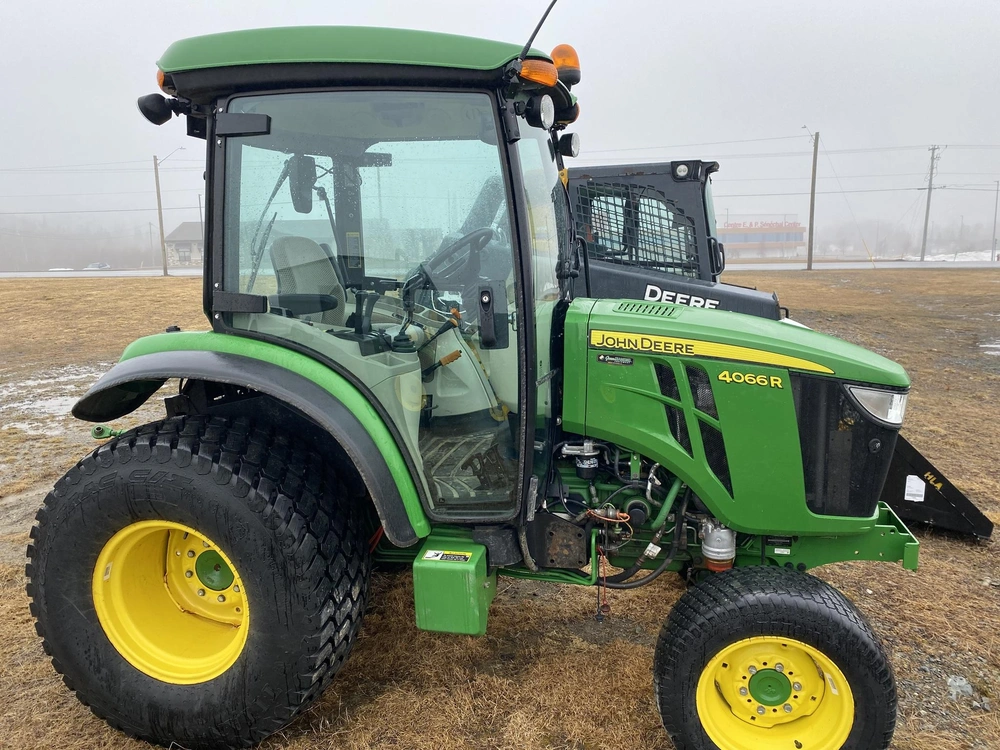 John Deere 4066r 2022 alt
