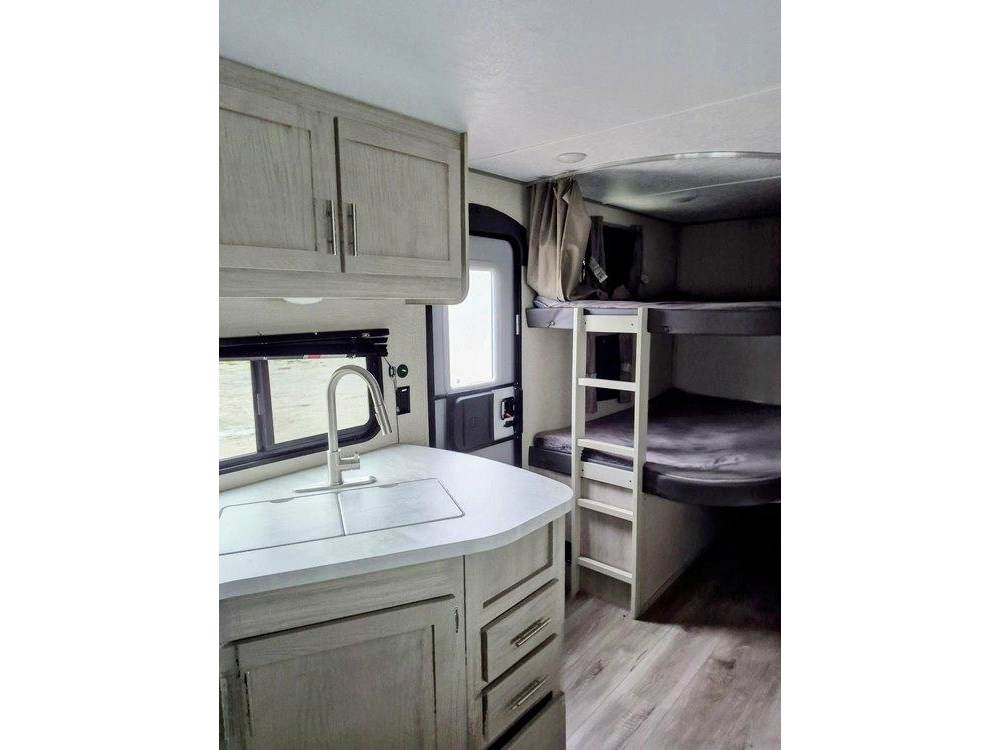 Coachmen Catalina 261bhs 2022 alt