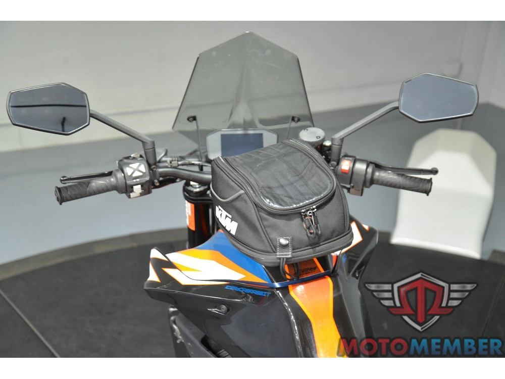 2022 Ktm Duke 890 R alt