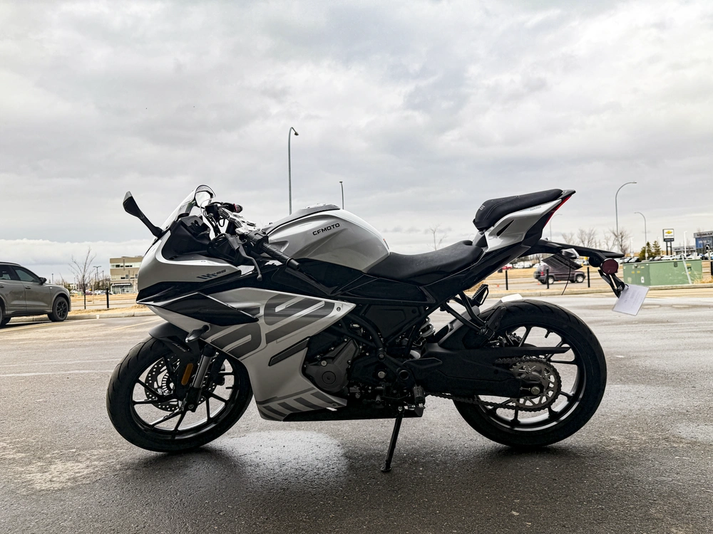 2026 Cfmoto 300ss alt