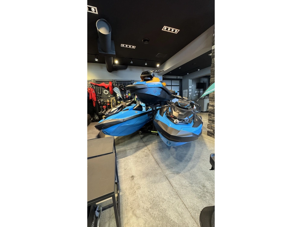 2026 Sea-doo "rxt-x 325 (sound System)" Ice Metal / Manta Green alt