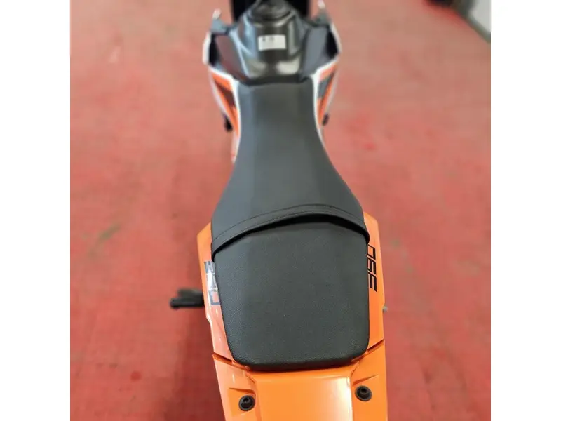 2025 KTM 390 SMC R