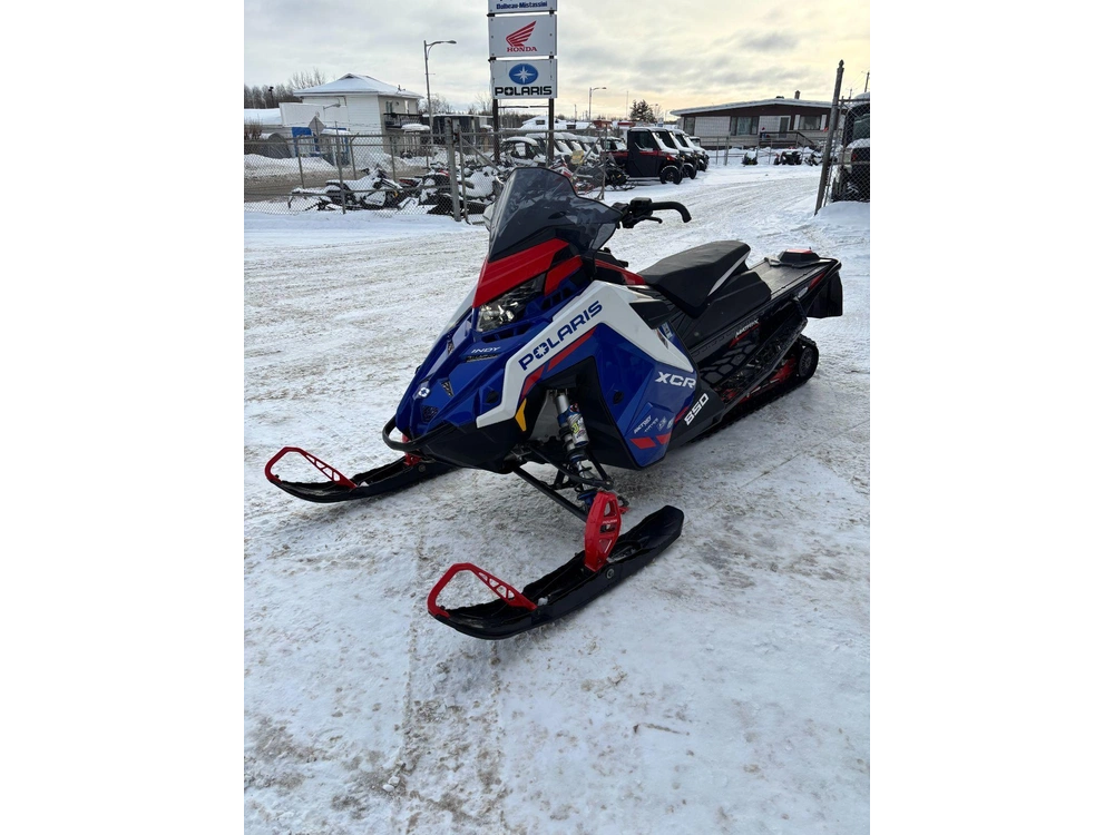 Polaris Polaris Indy Xcr 850 136 2022 alt